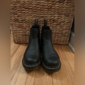 Dr. Martens 2976 Chelsea Boot - Women's (Black)